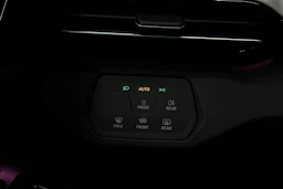 valkoinen Volkswagen ID.4 2023 kuva 15.