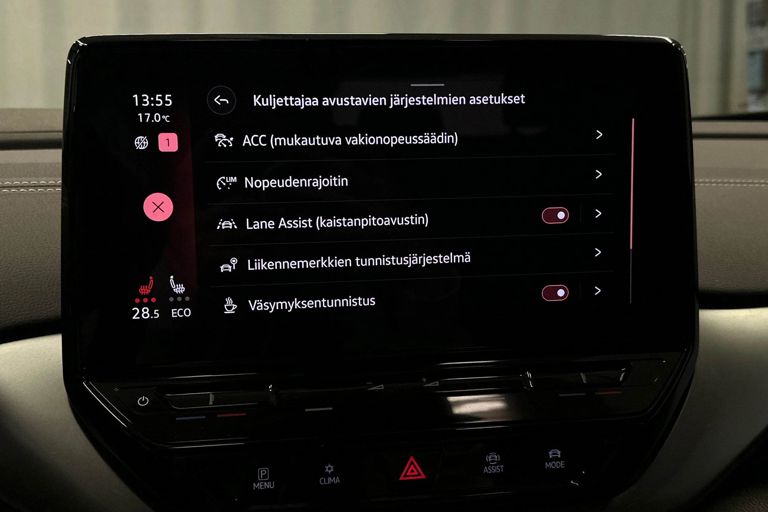 valkoinen Volkswagen ID.4 2023 kuva 26.