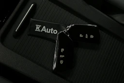valkoinen Volkswagen ID.4 2023 kuva 36.