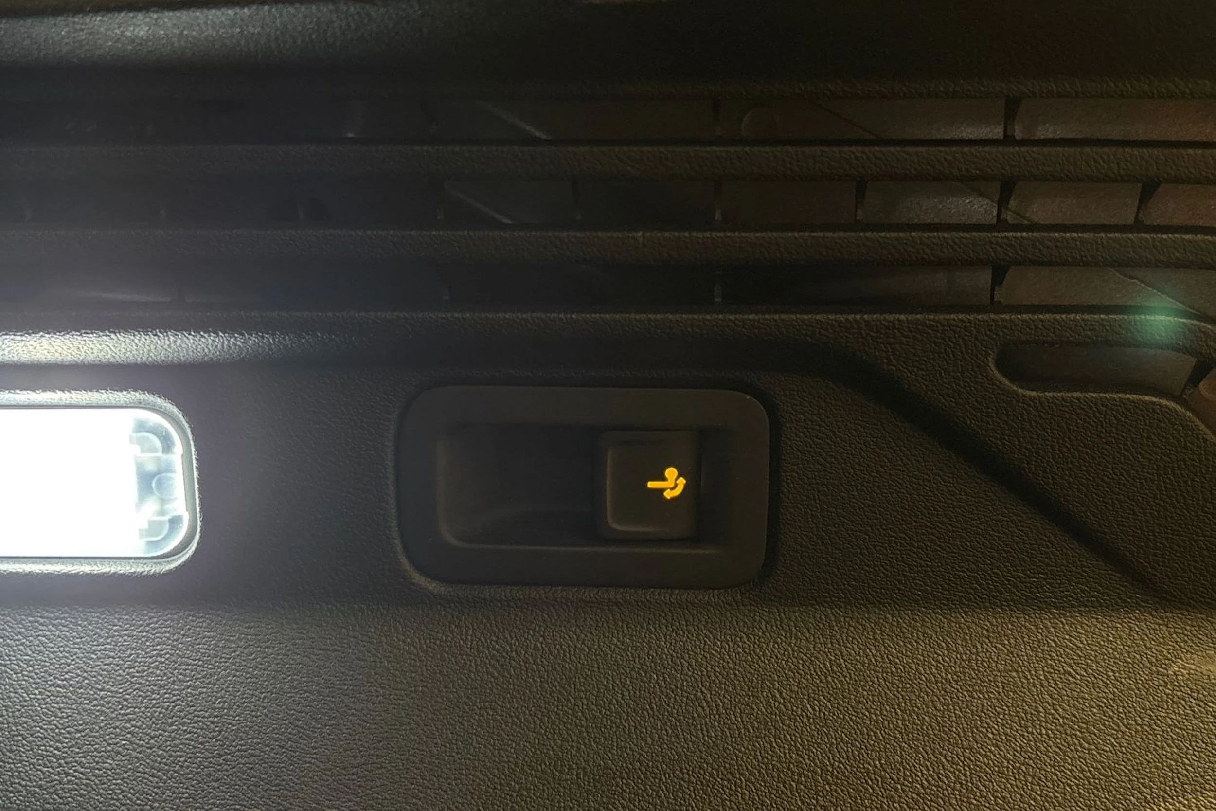 hopea Volkswagen ID.4 2023 kuva 24.