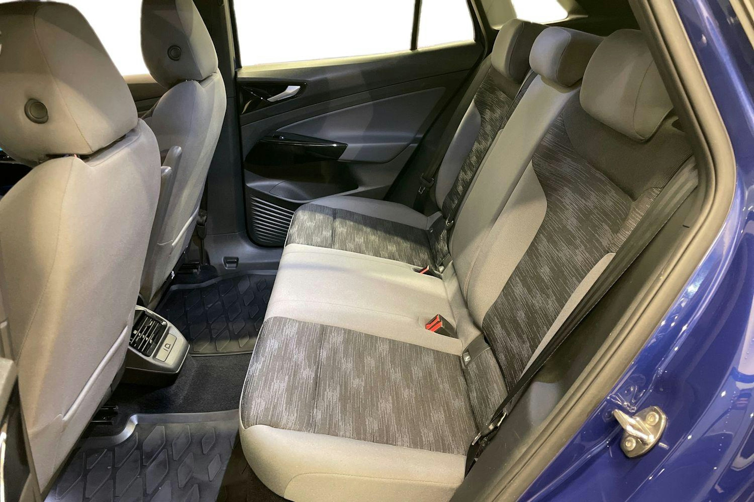 sininen Volkswagen ID.4 2023 kuva 10.