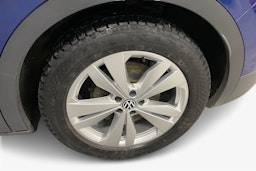 sininen Volkswagen ID.4 2023 kuva 11.