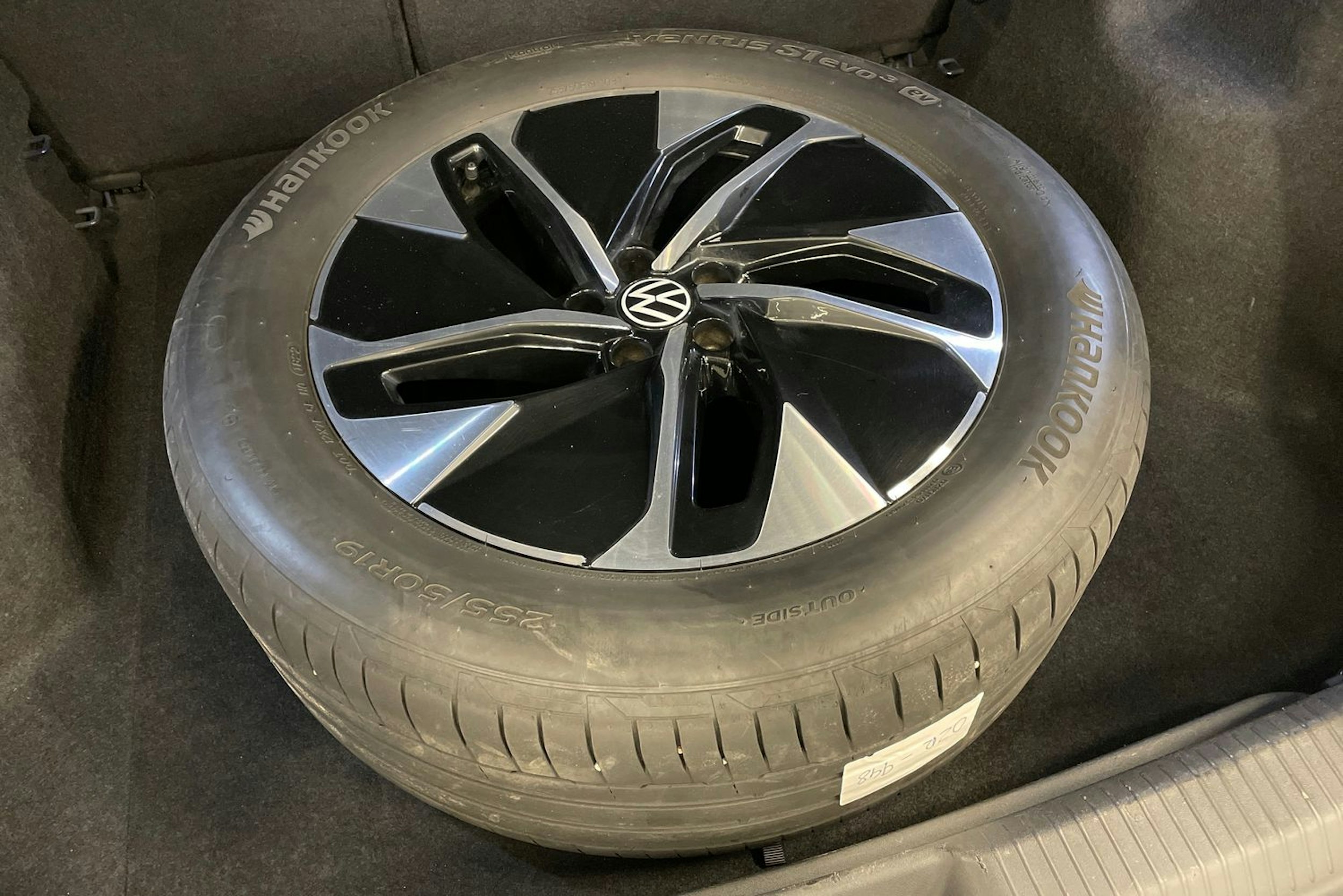 sininen Volkswagen ID.4 2023 kuva 13.