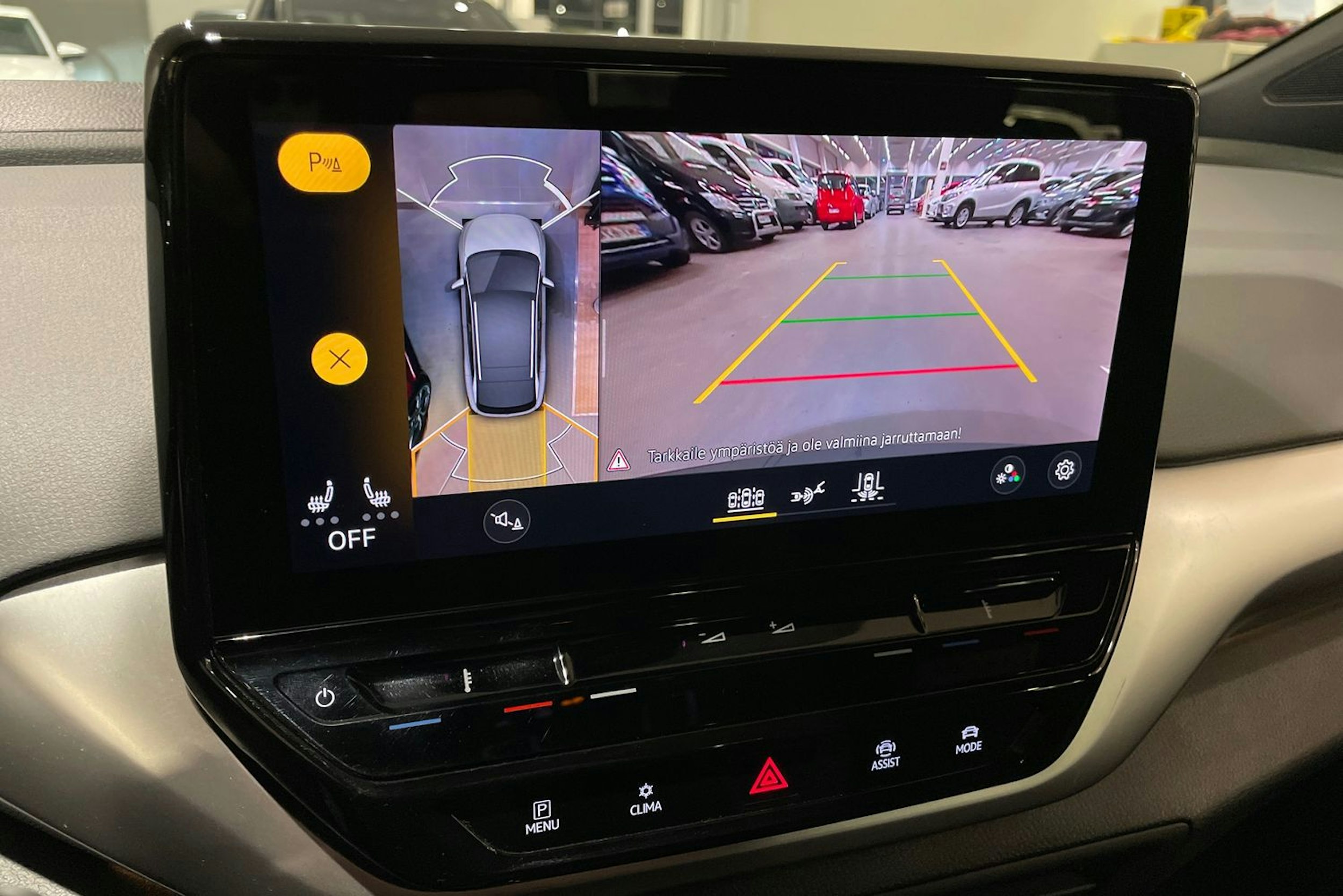 sininen Volkswagen ID.4 2023 kuva 14.