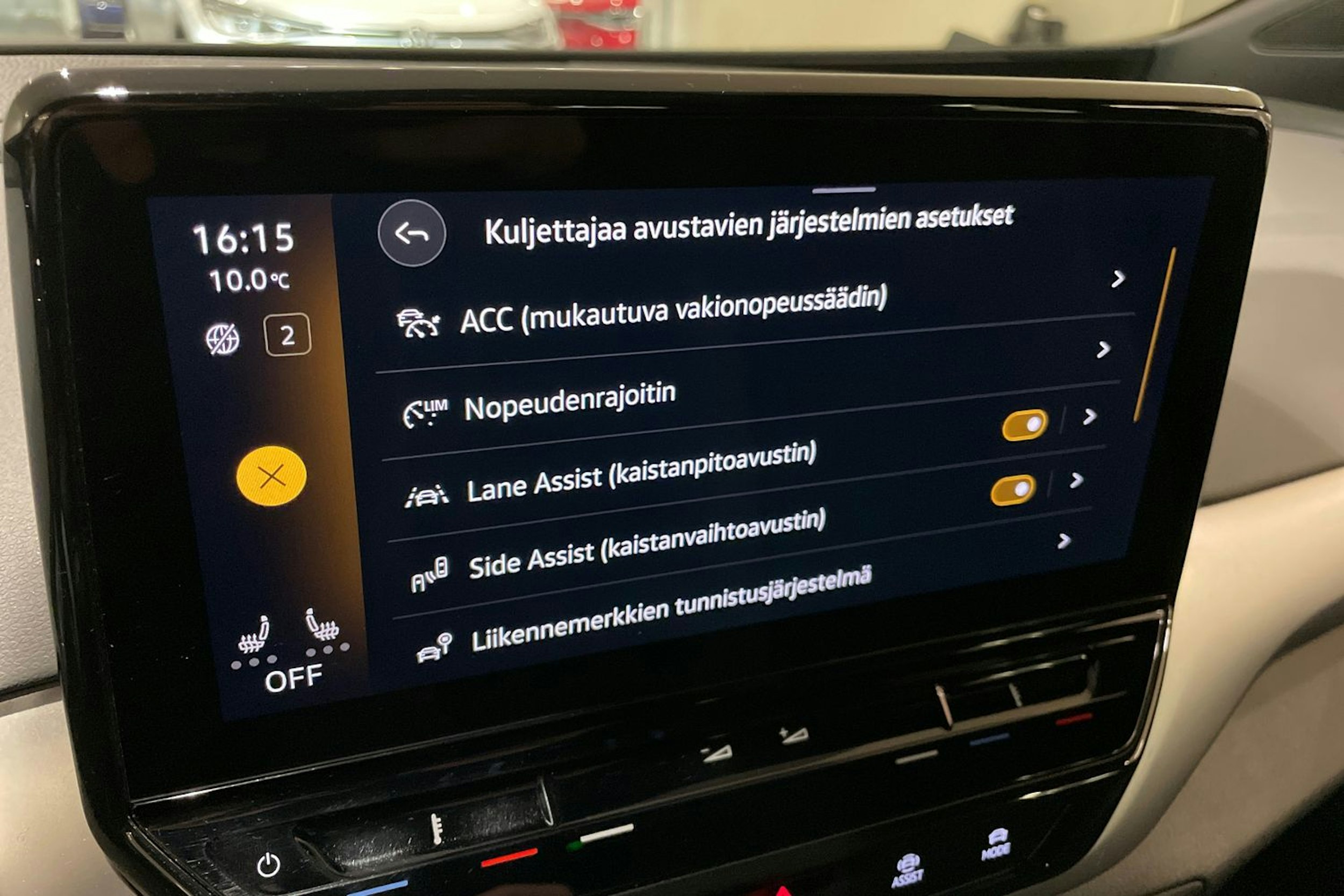 sininen Volkswagen ID.4 2023 kuva 17.