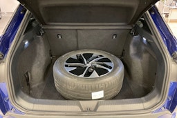 sininen Volkswagen ID.4 2023 kuva 27.