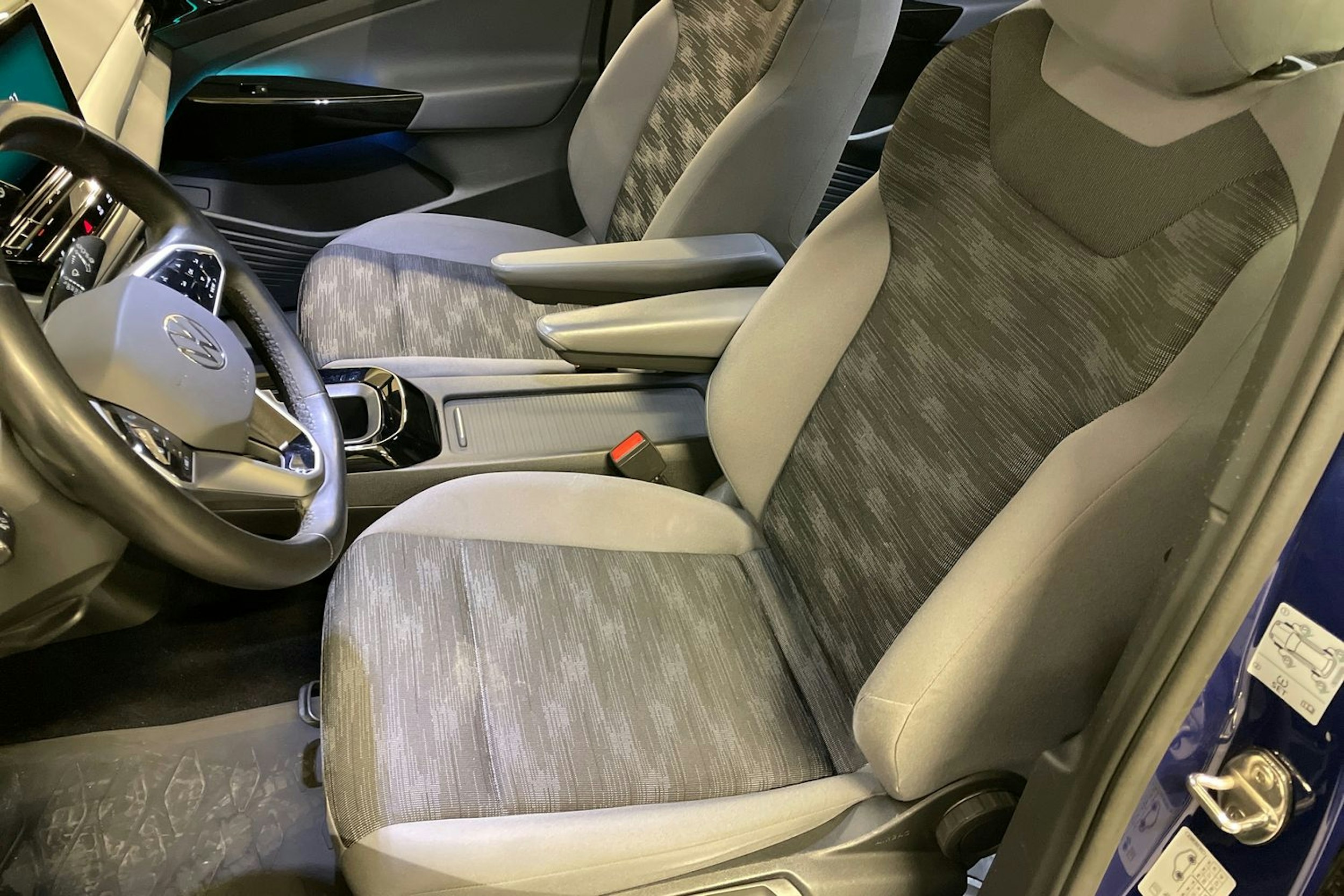 sininen Volkswagen ID.4 2023 kuva 29.