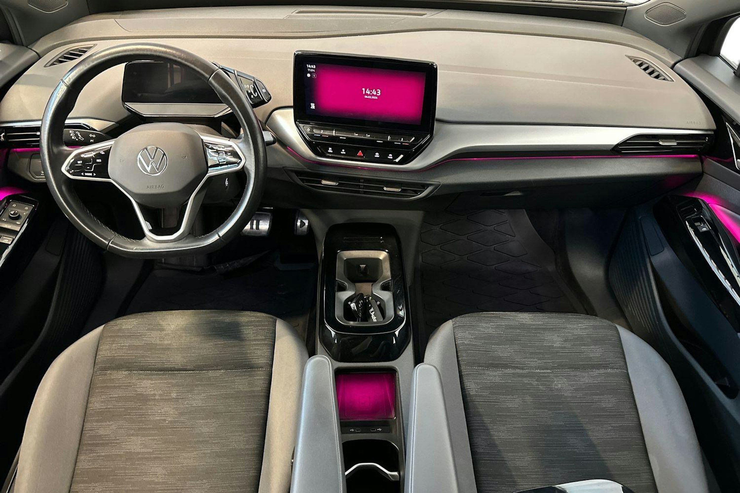 musta Volkswagen ID.4 2023 kuva 9.