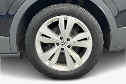 musta Volkswagen ID.4 2023 kuva 11.