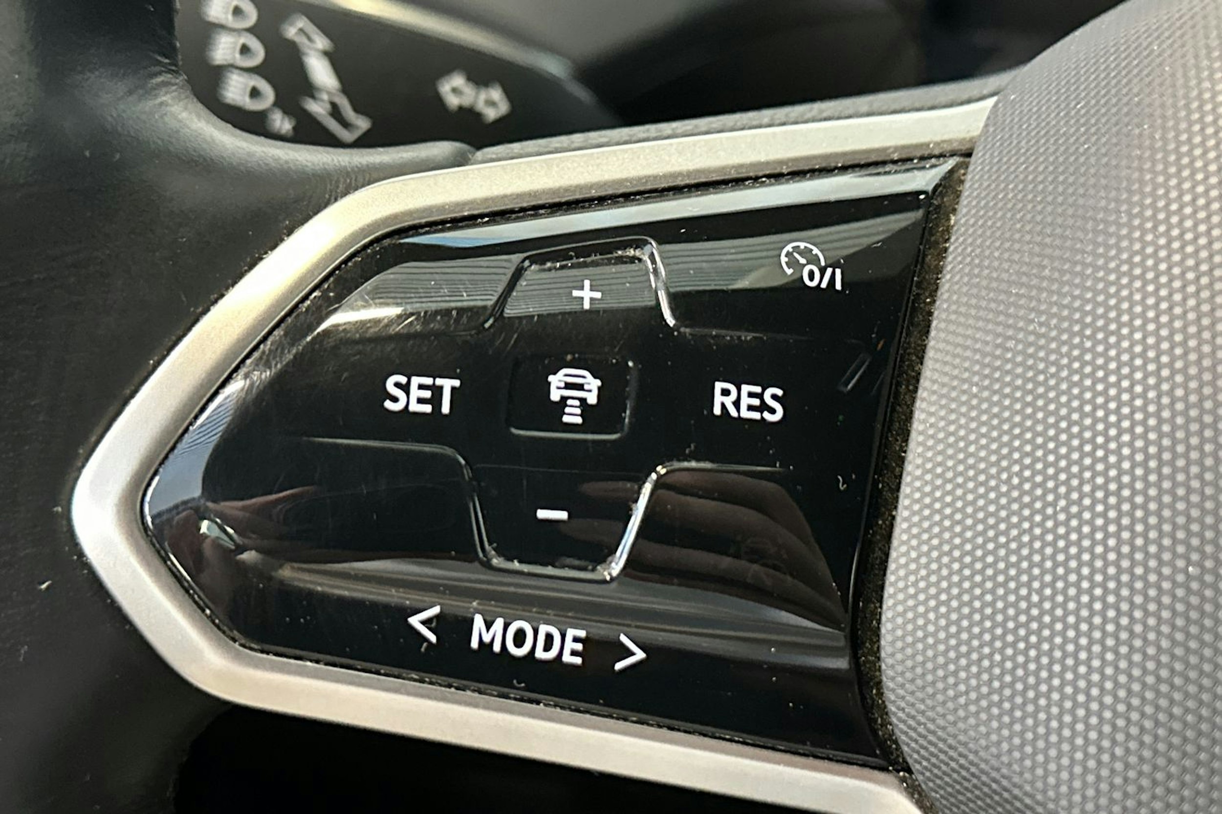 musta Volkswagen ID.4 2023 kuva 20.