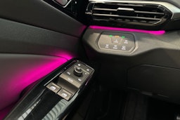 musta Volkswagen ID.4 2023 kuva 21.