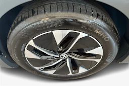 harmaa Volkswagen ID.4 2023 kuva 9.