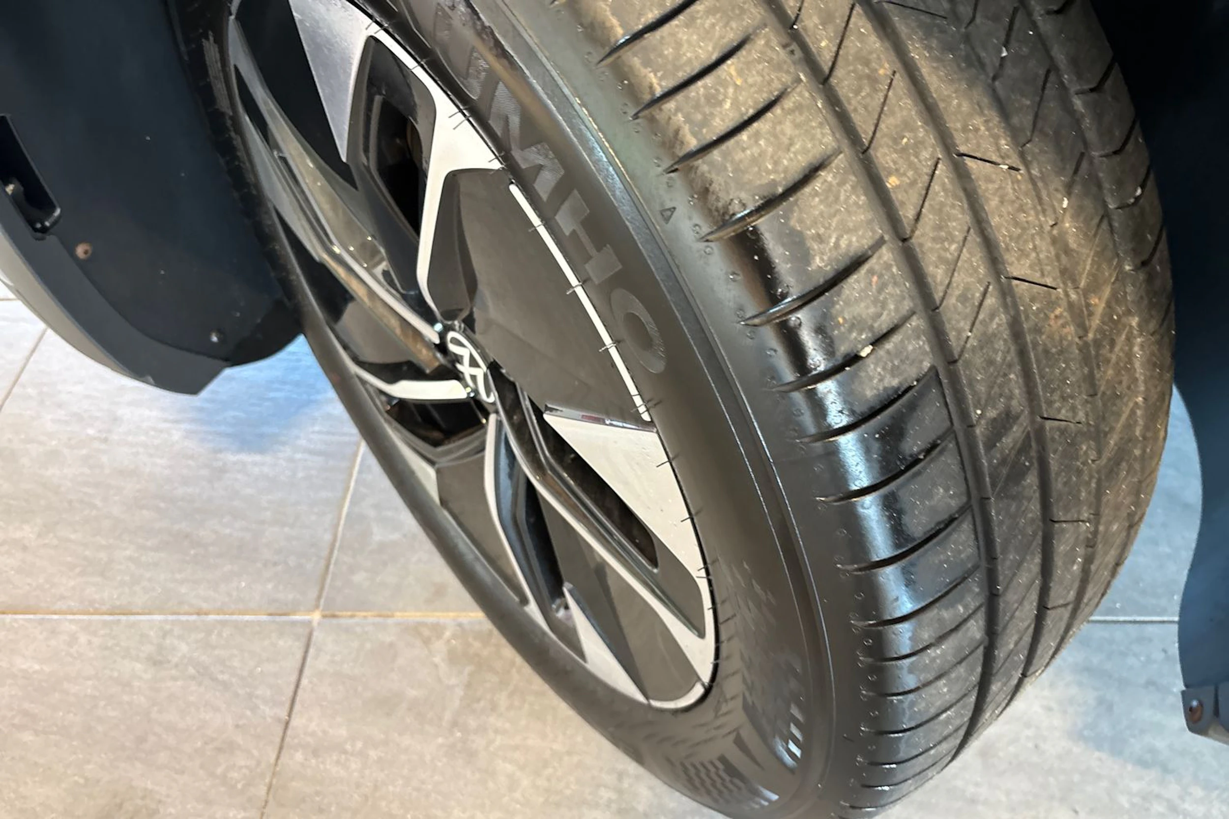 harmaa Volkswagen ID.4 2023 kuva 10.