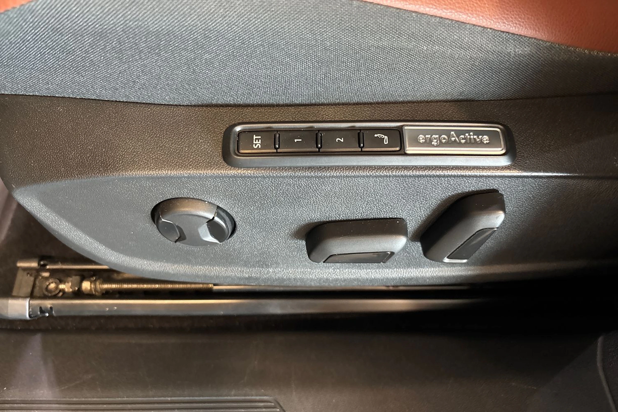 harmaa Volkswagen ID.4 2023 kuva 11.