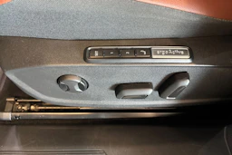 harmaa Volkswagen ID.4 2023 kuva 11.