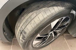 harmaa Volkswagen ID.4 2023 kuva 13.