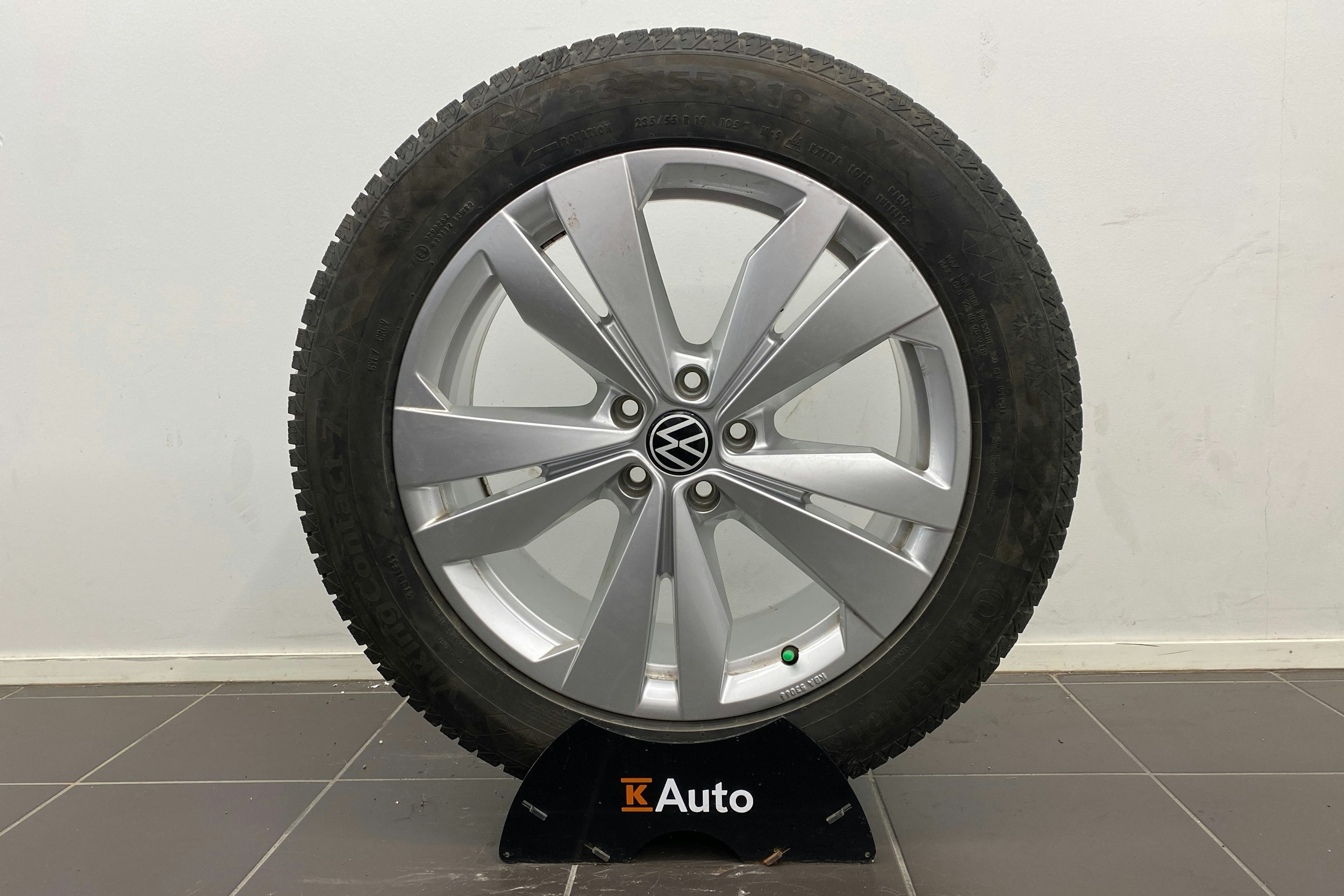 harmaa Volkswagen ID.4 2023 kuva 14.