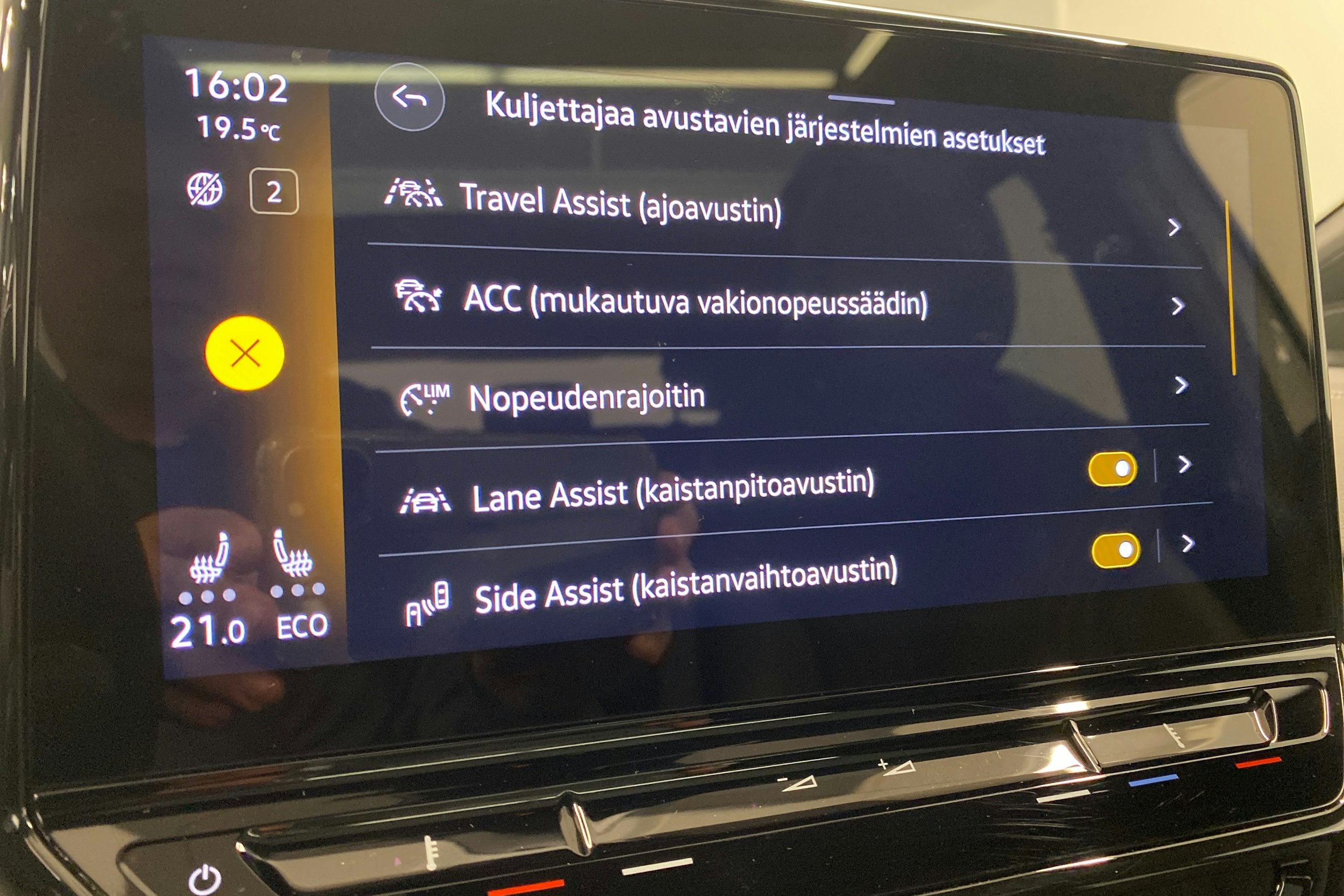 harmaa Volkswagen ID.4 2023 kuva 27.