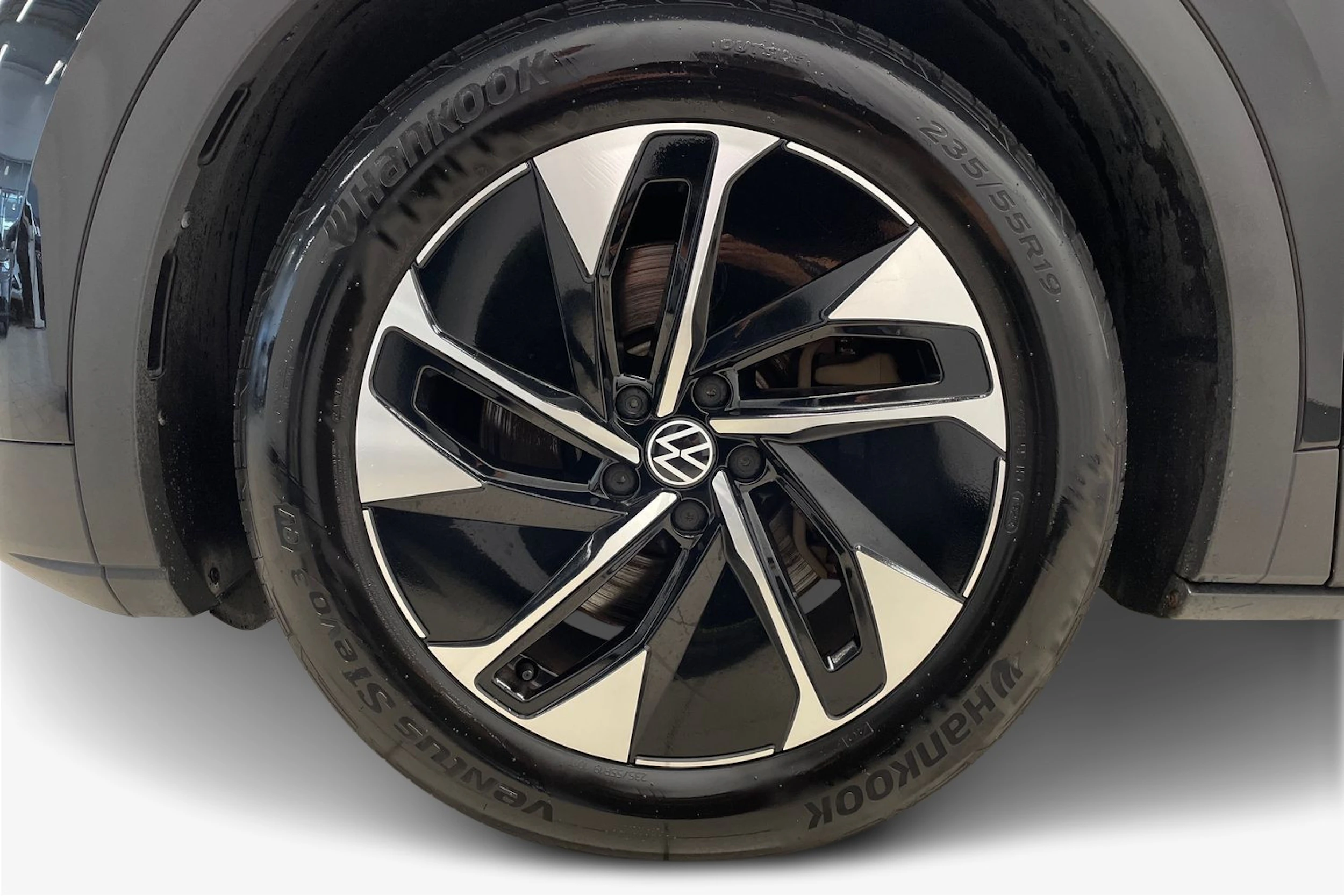 Musta Volkswagen ID.4 2023 kuva 9.