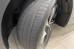 Musta Volkswagen ID.4 2023 kuva 10.