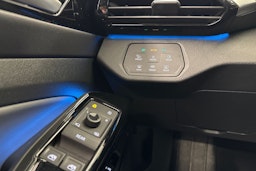 Sininen Volkswagen ID.4 2023 kuva 16.