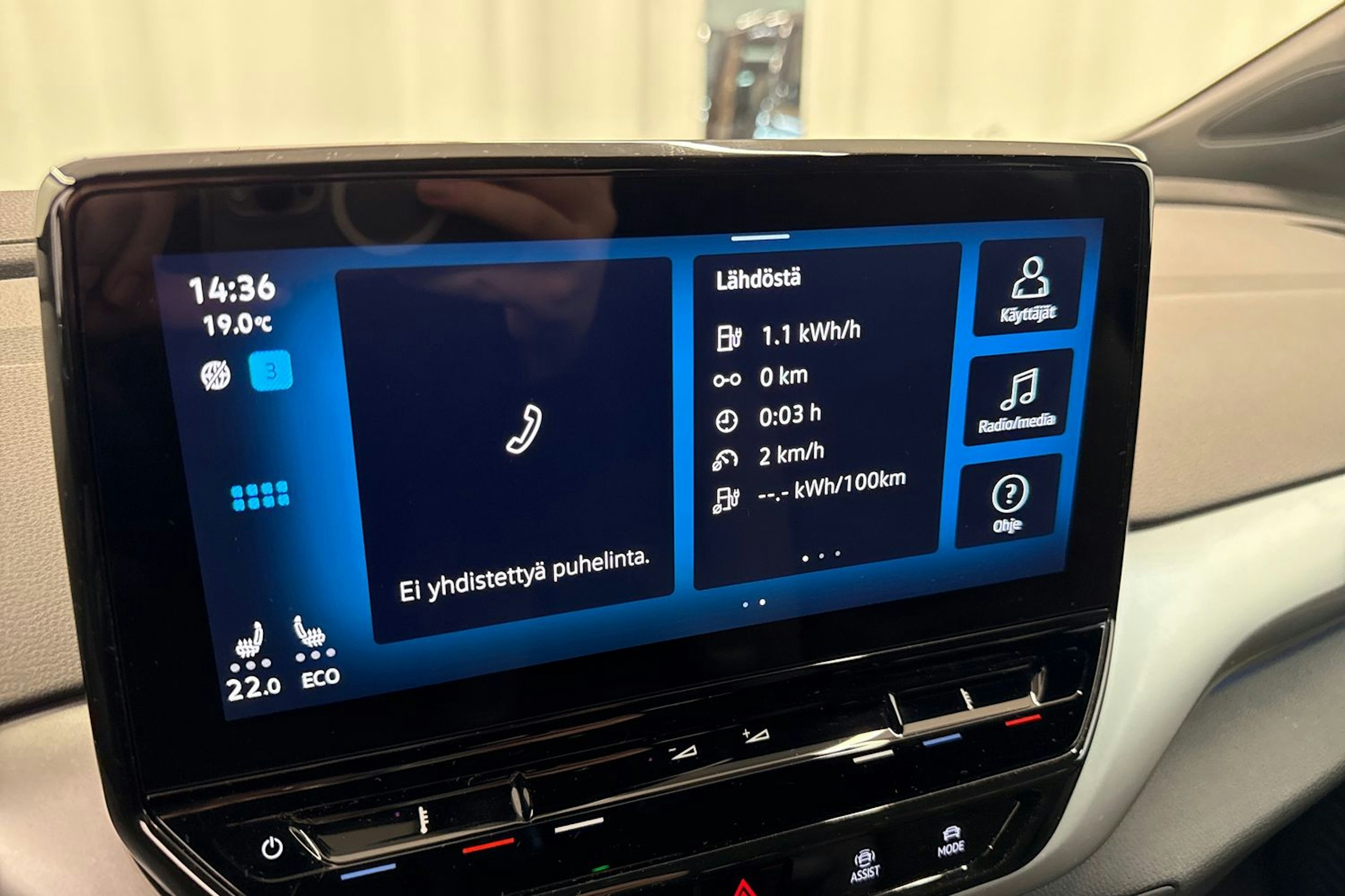 Sininen Volkswagen ID.4 2023 kuva 21.