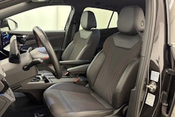 harmaa Volkswagen ID.4 2023 kuva 17.