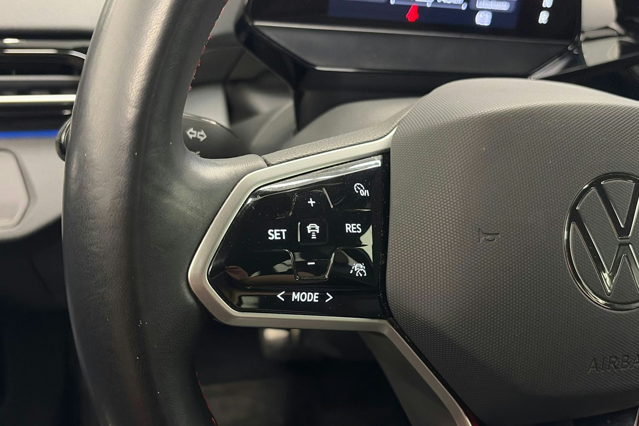 harmaa Volkswagen ID.4 2023 kuva 19.