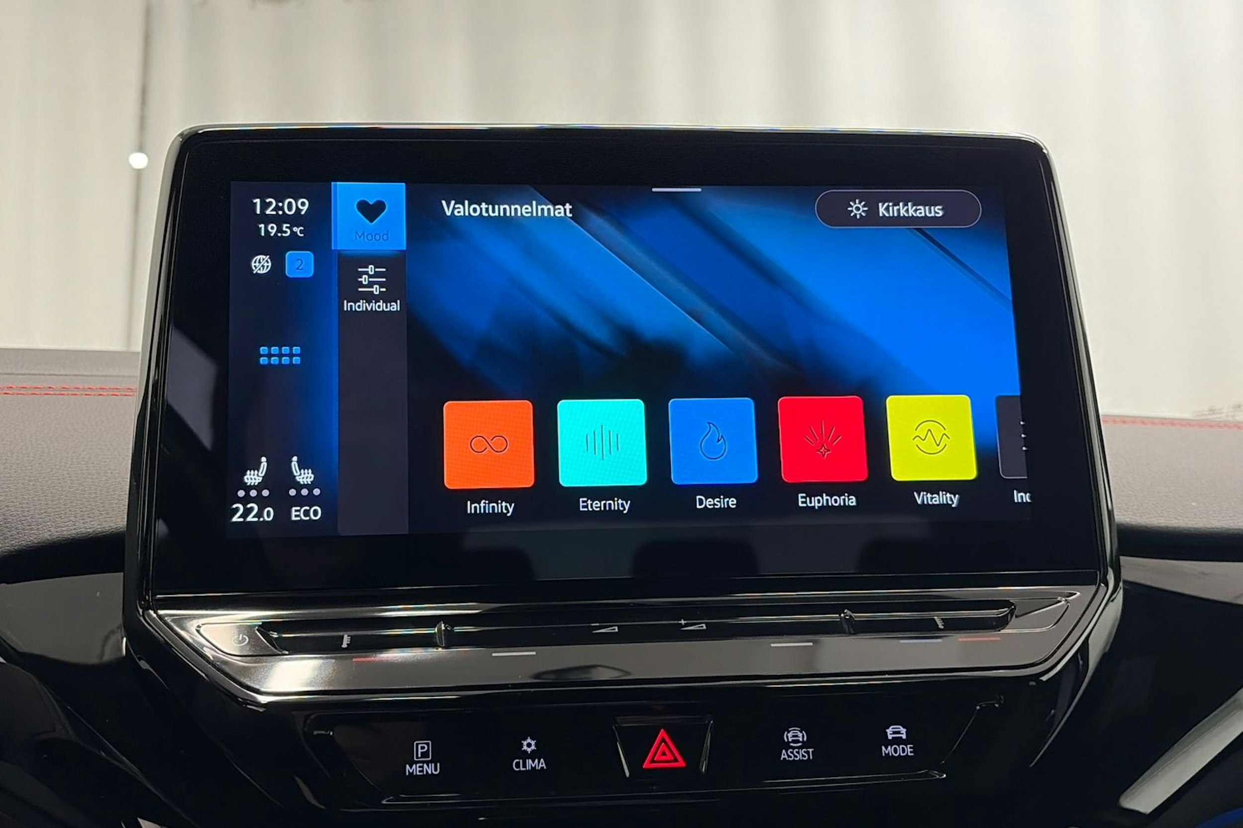 harmaa Volkswagen ID.4 2023 kuva 26.