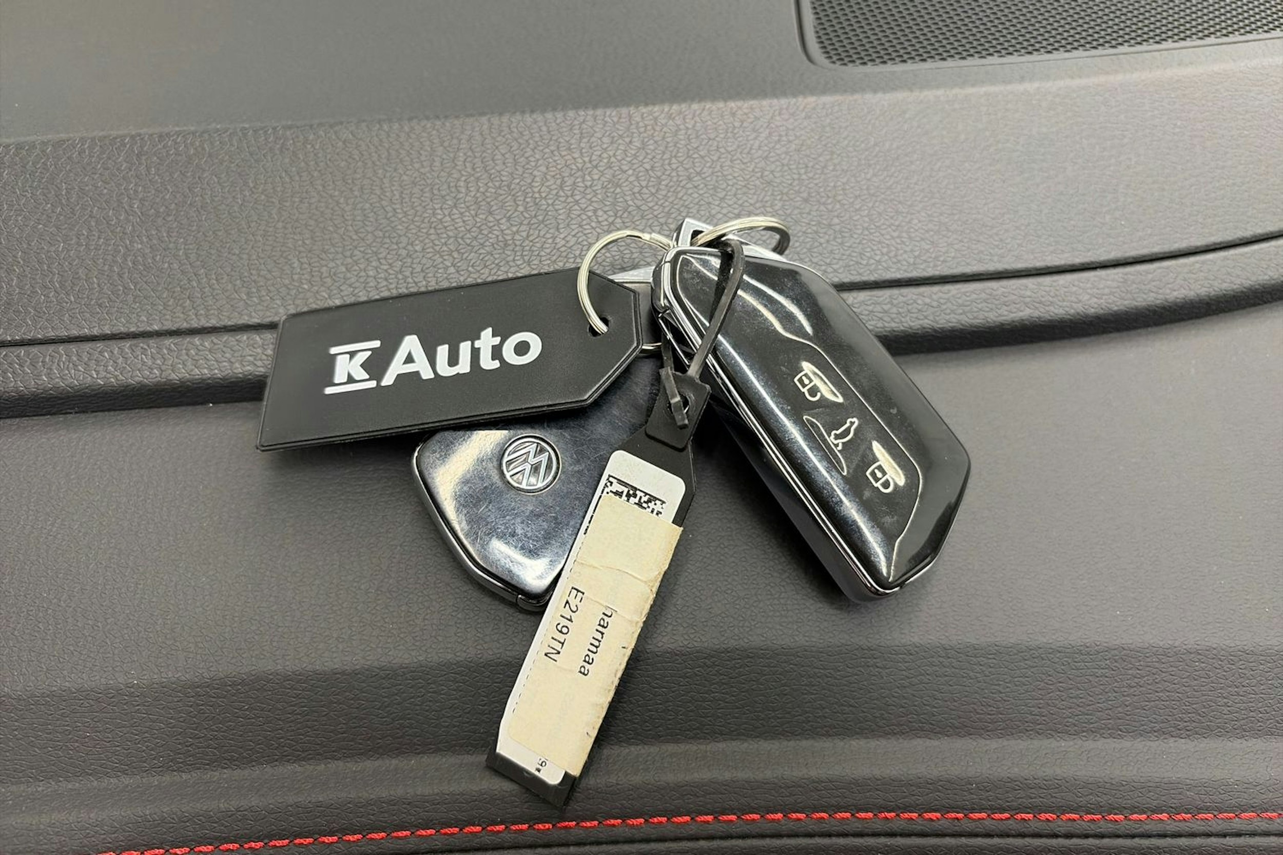 harmaa Volkswagen ID.4 2023 kuva 29.