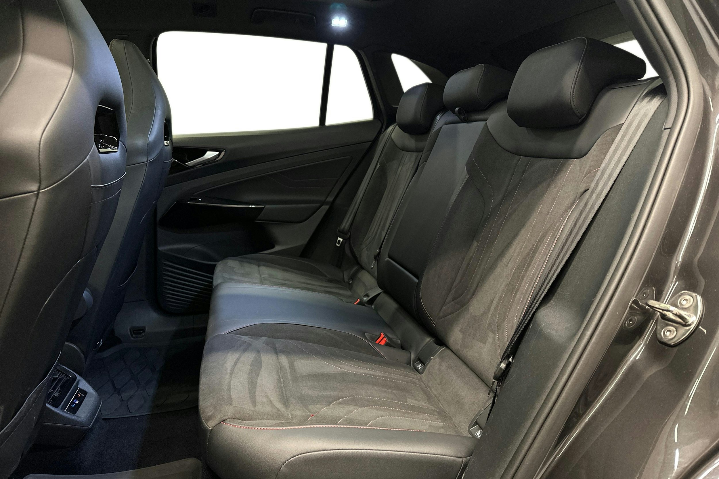 met. harmaa Volkswagen ID.4 2023 kuva 10.