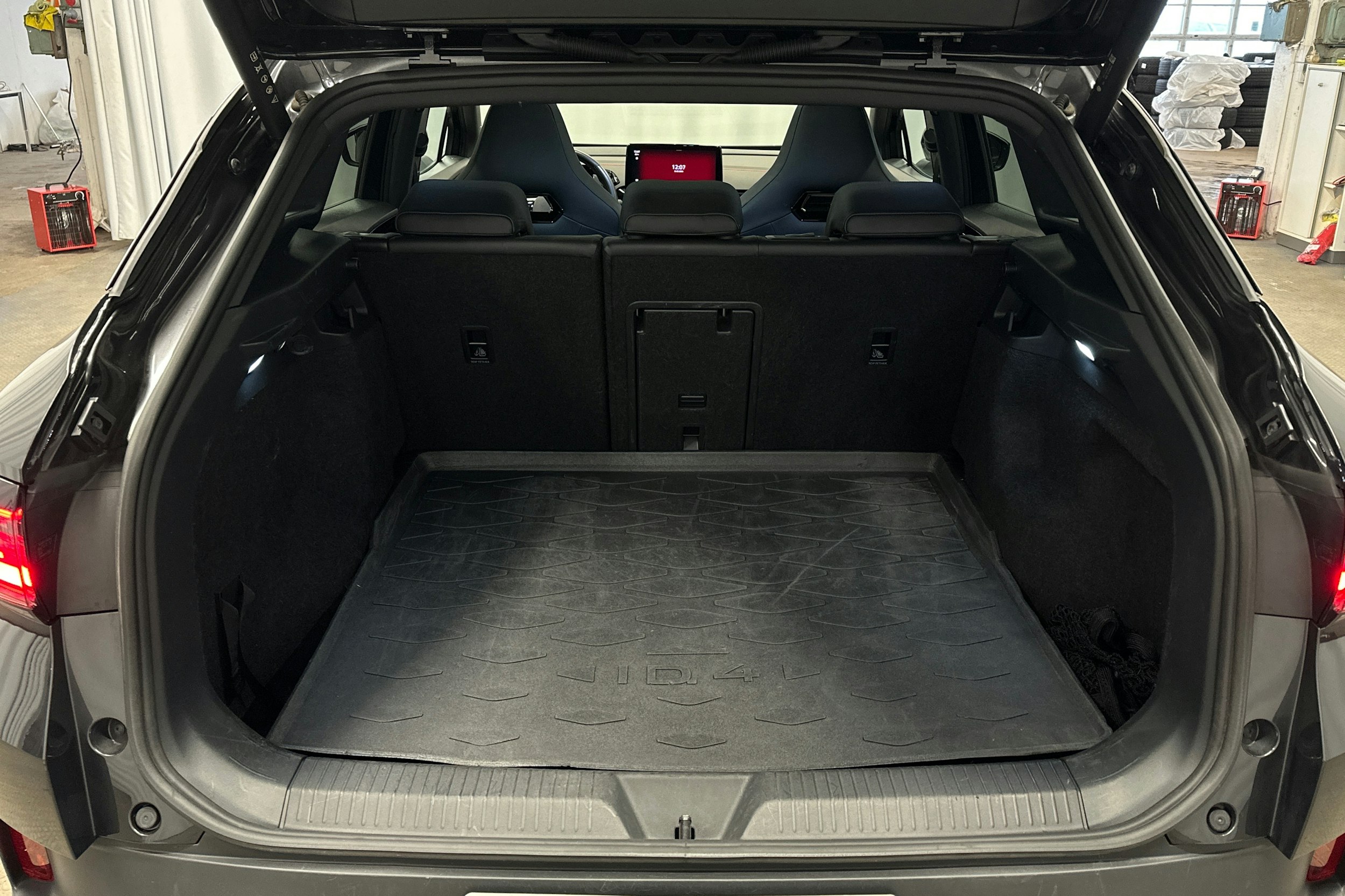 met. harmaa Volkswagen ID.4 2023 kuva 14.