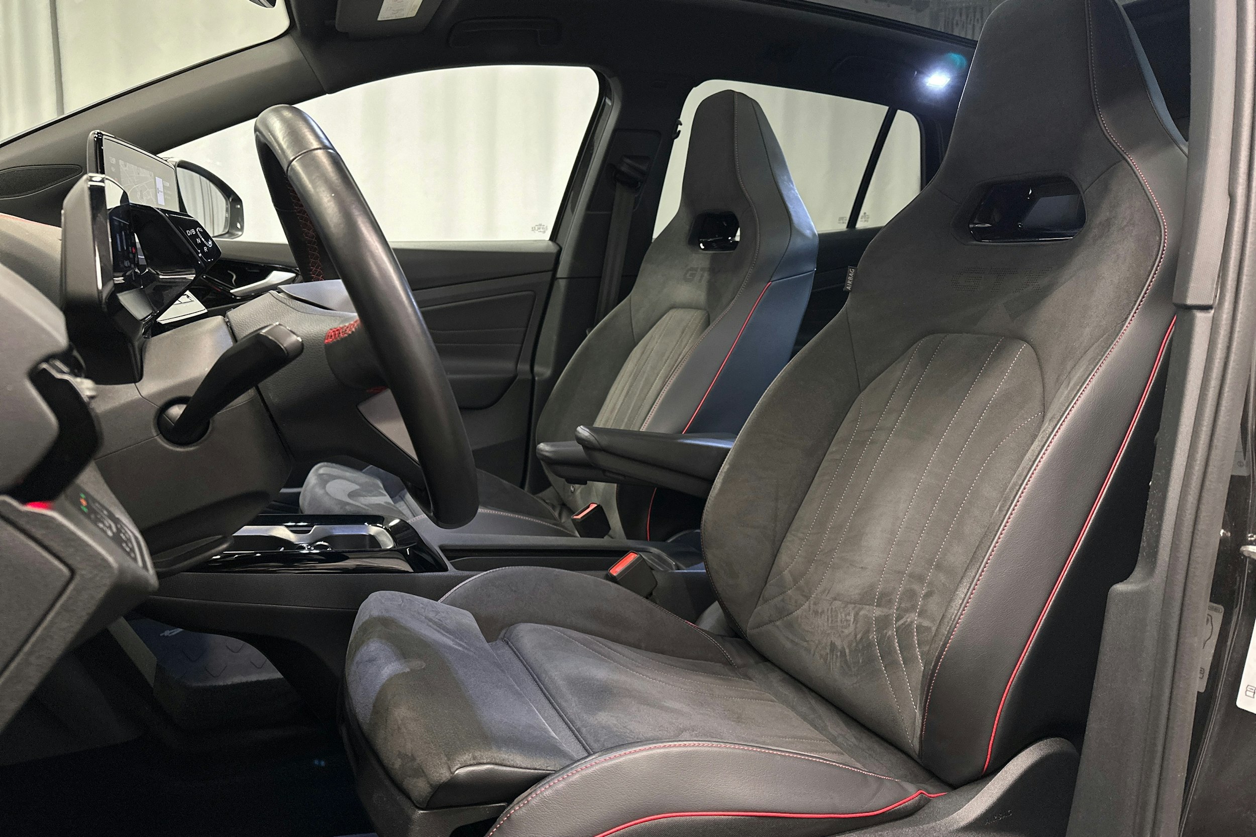 met. harmaa Volkswagen ID.4 2023 kuva 17.