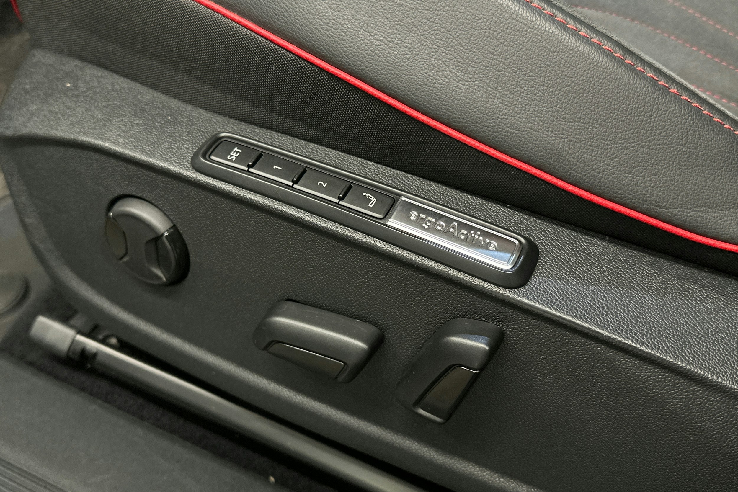 met. harmaa Volkswagen ID.4 2023 kuva 18.