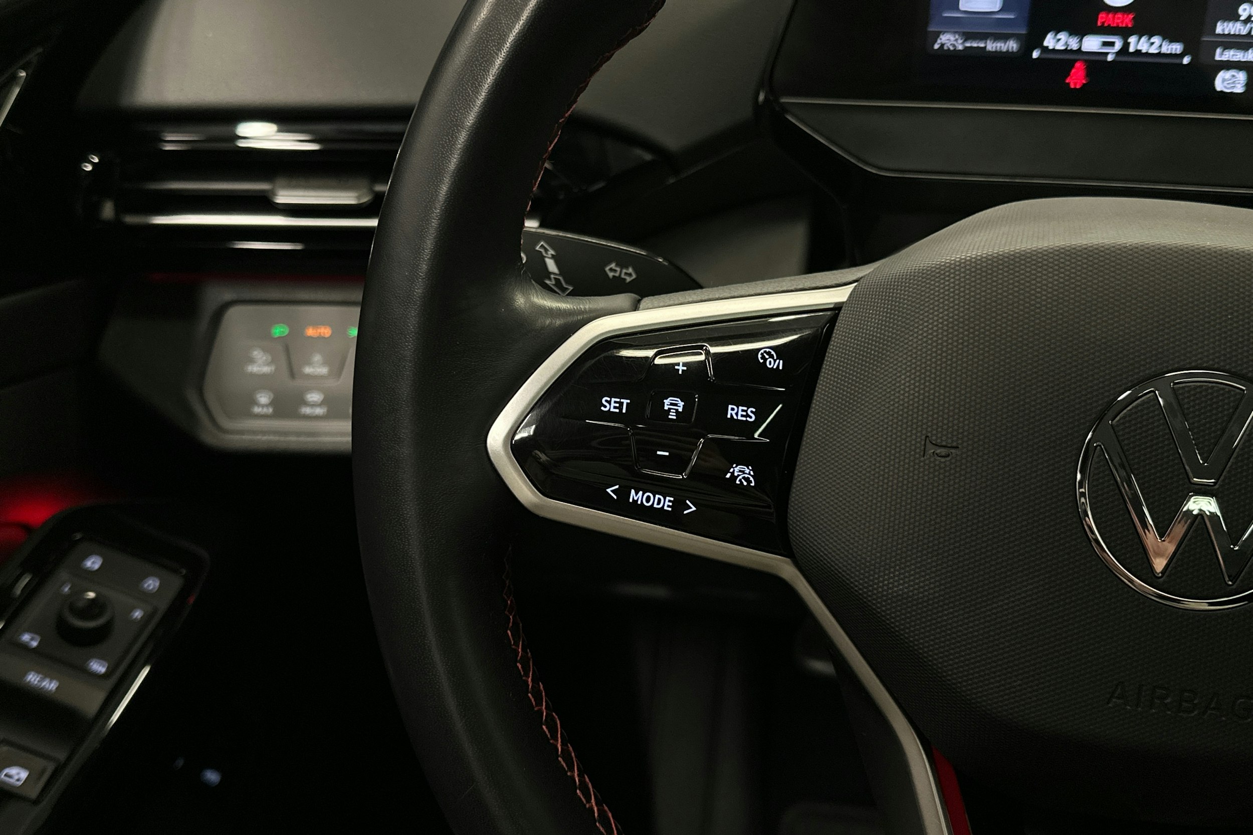 met. harmaa Volkswagen ID.4 2023 kuva 20.