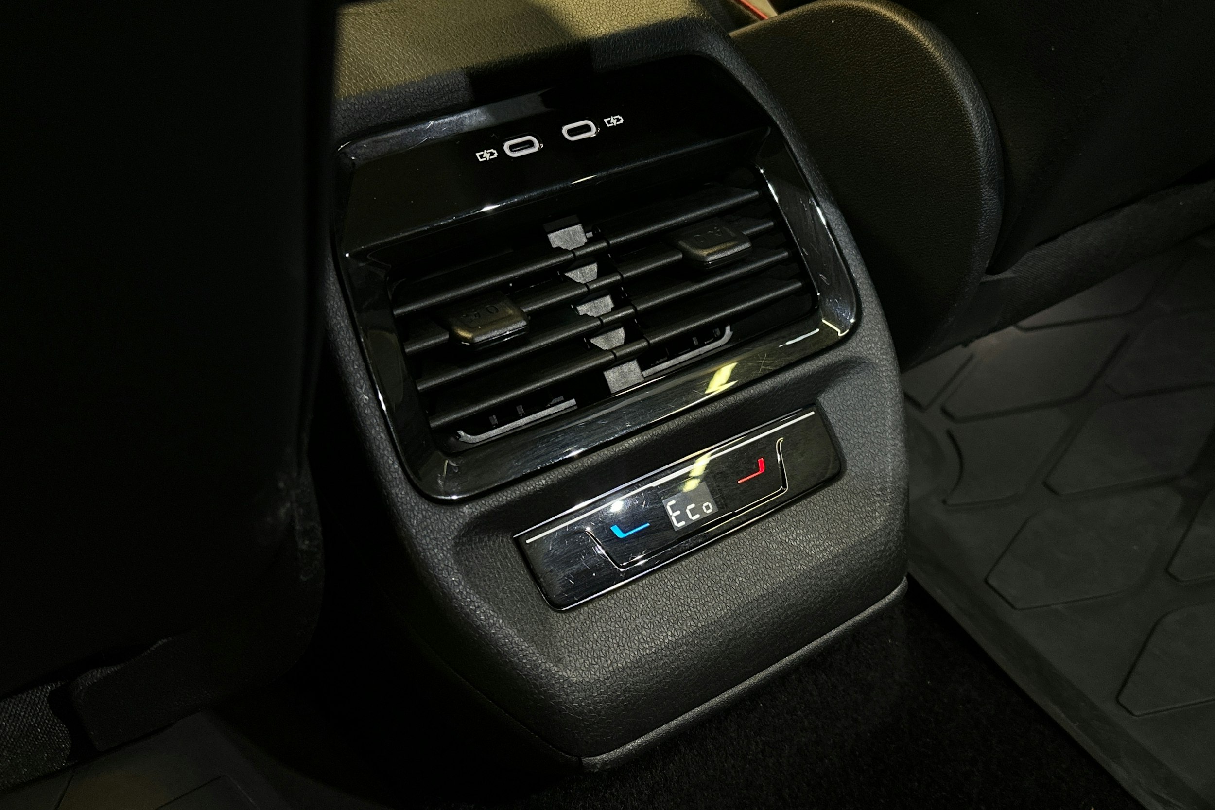 met. harmaa Volkswagen ID.4 2023 kuva 33.