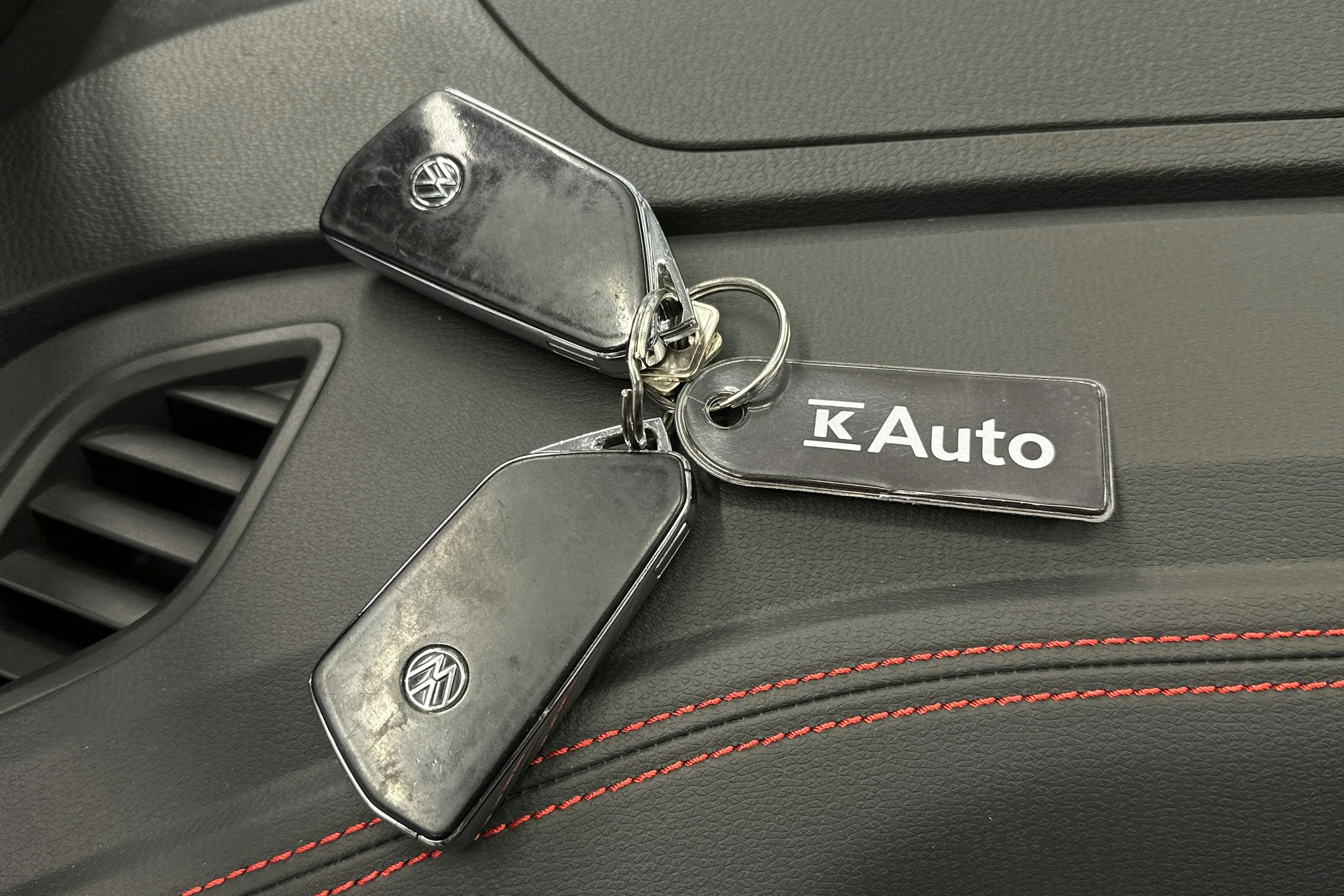 met. harmaa Volkswagen ID.4 2023 kuva 36.