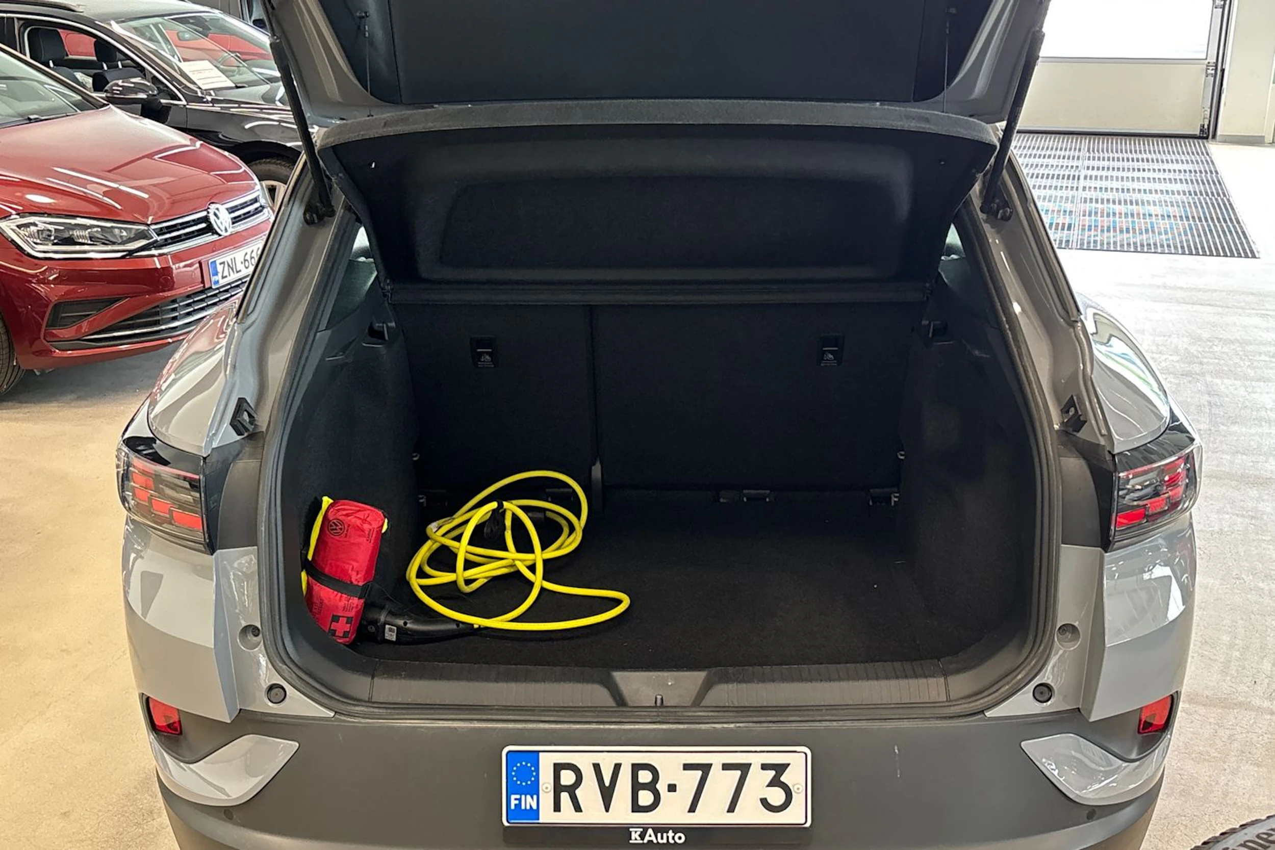 harmaa Volkswagen ID.4 2023 kuva 19.