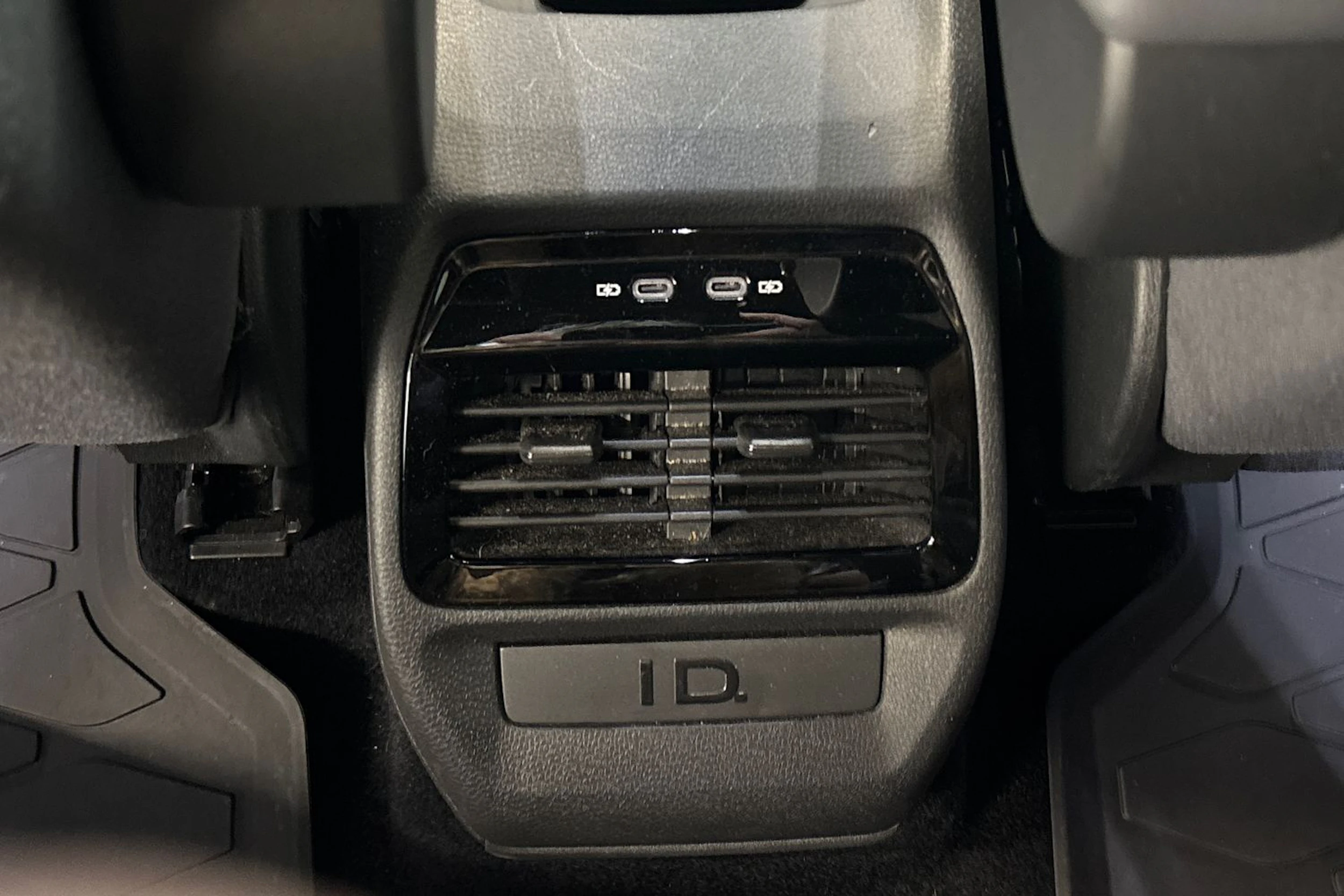 harmaa Volkswagen ID.4 2023 kuva 21.