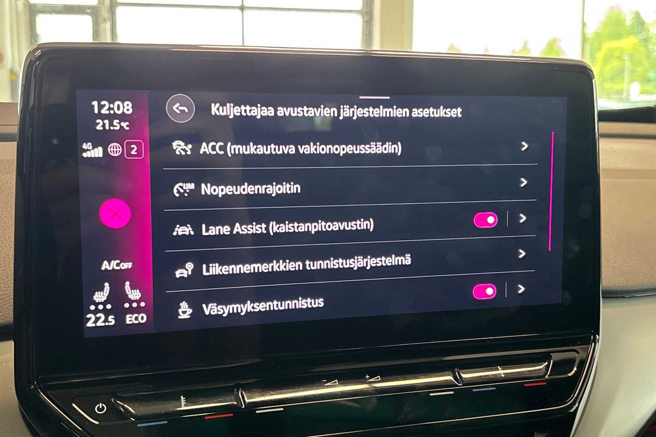harmaa Volkswagen ID.4 2023 kuva 33.