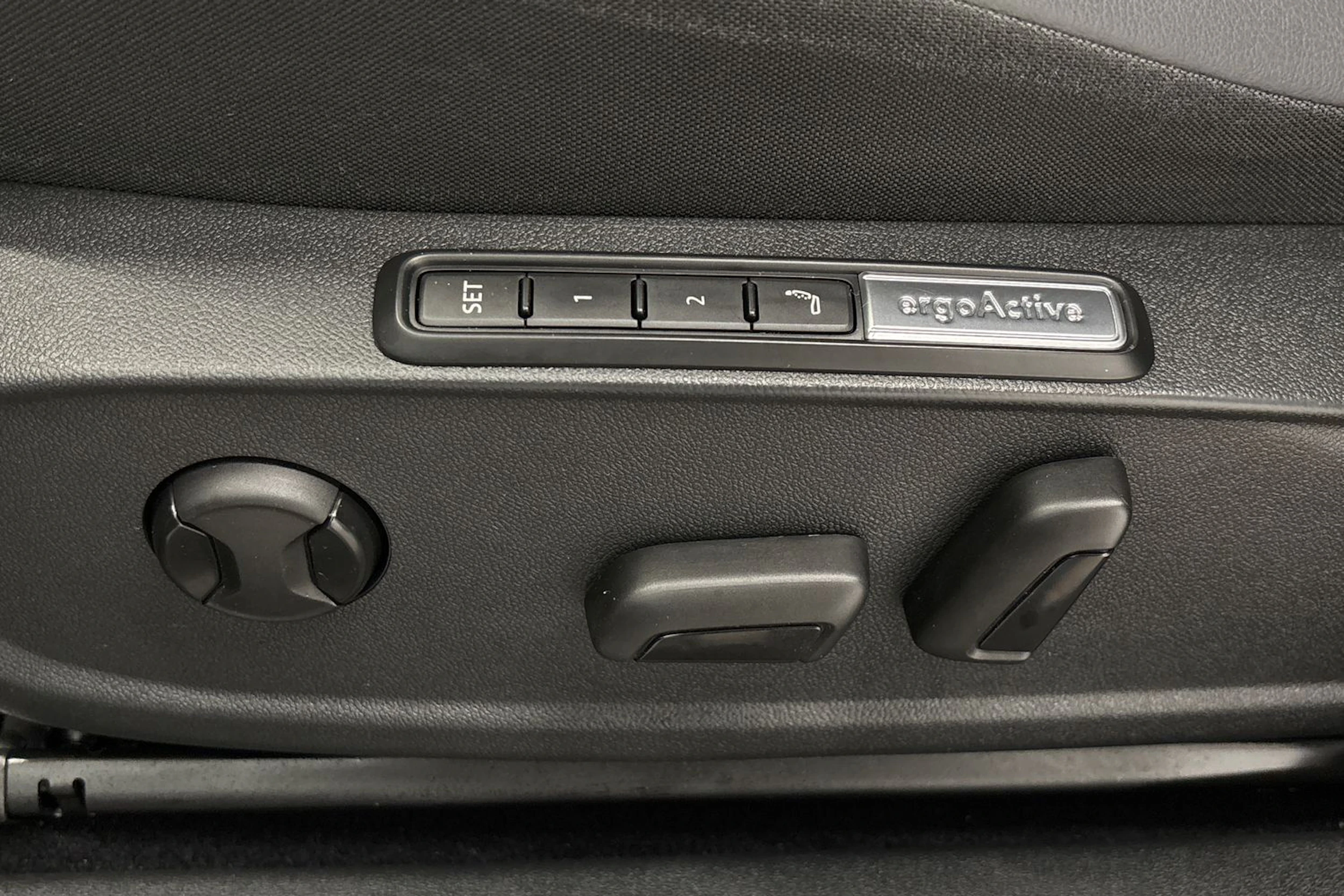 harmaa Volkswagen ID.4 2023 kuva 12.