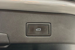 harmaa Volkswagen ID.4 2023 kuva 26.