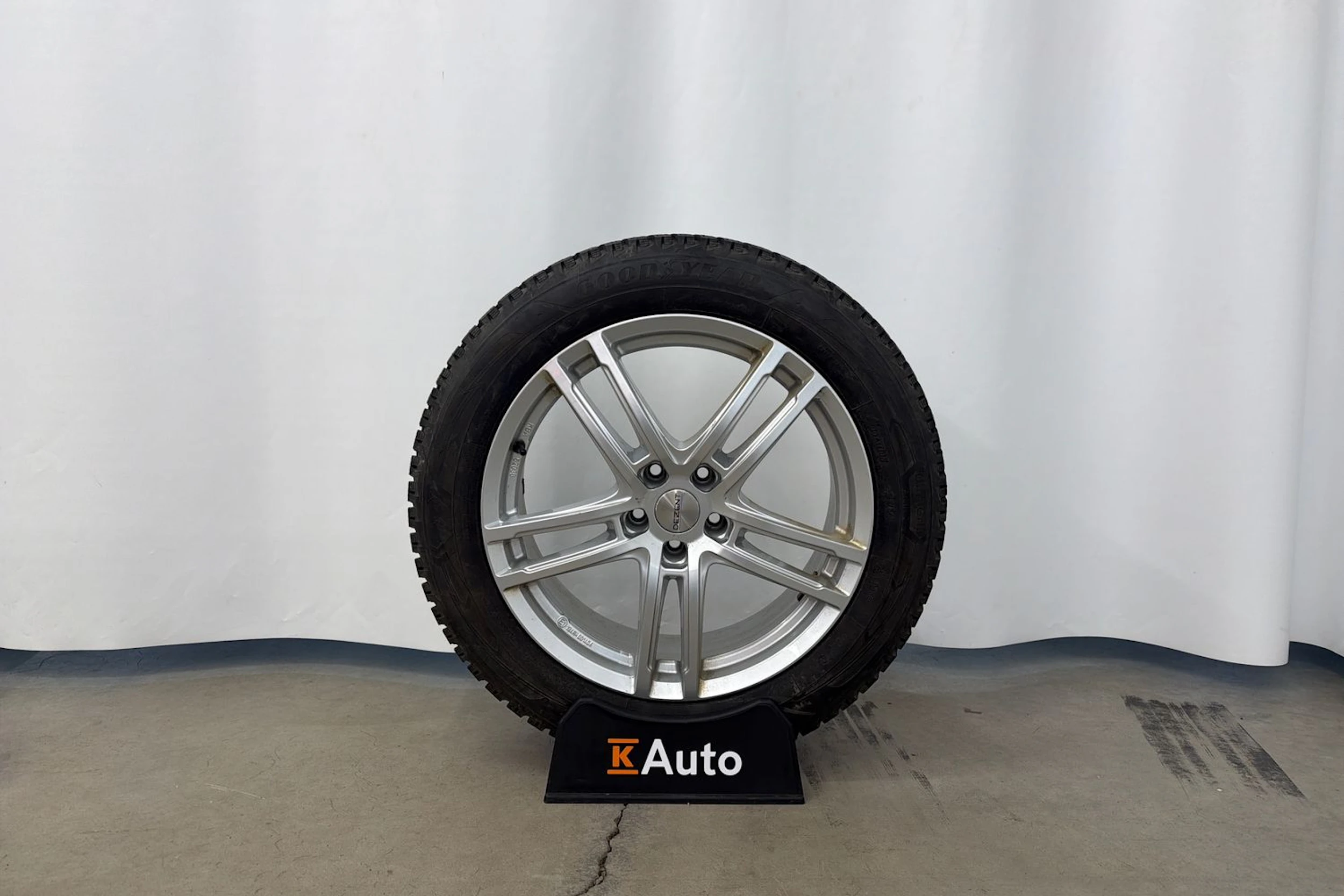 harmaa Volkswagen ID.4 2023 kuva 11.
