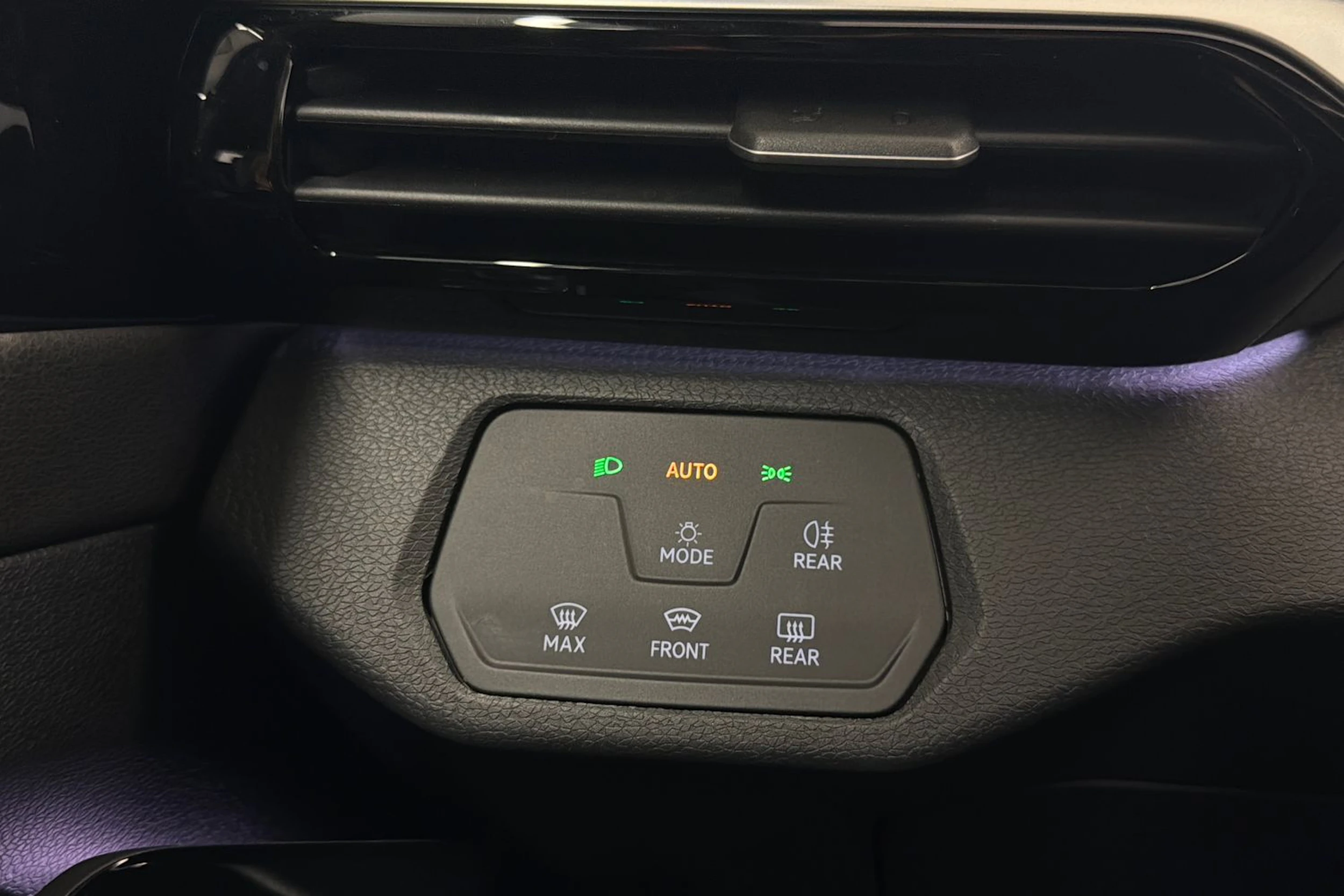 harmaa Volkswagen ID.4 2023 kuva 15.
