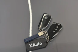 harmaa Volkswagen ID.4 2023 kuva 29.