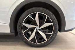 harmaa Volkswagen ID.4 2023 kuva 10.