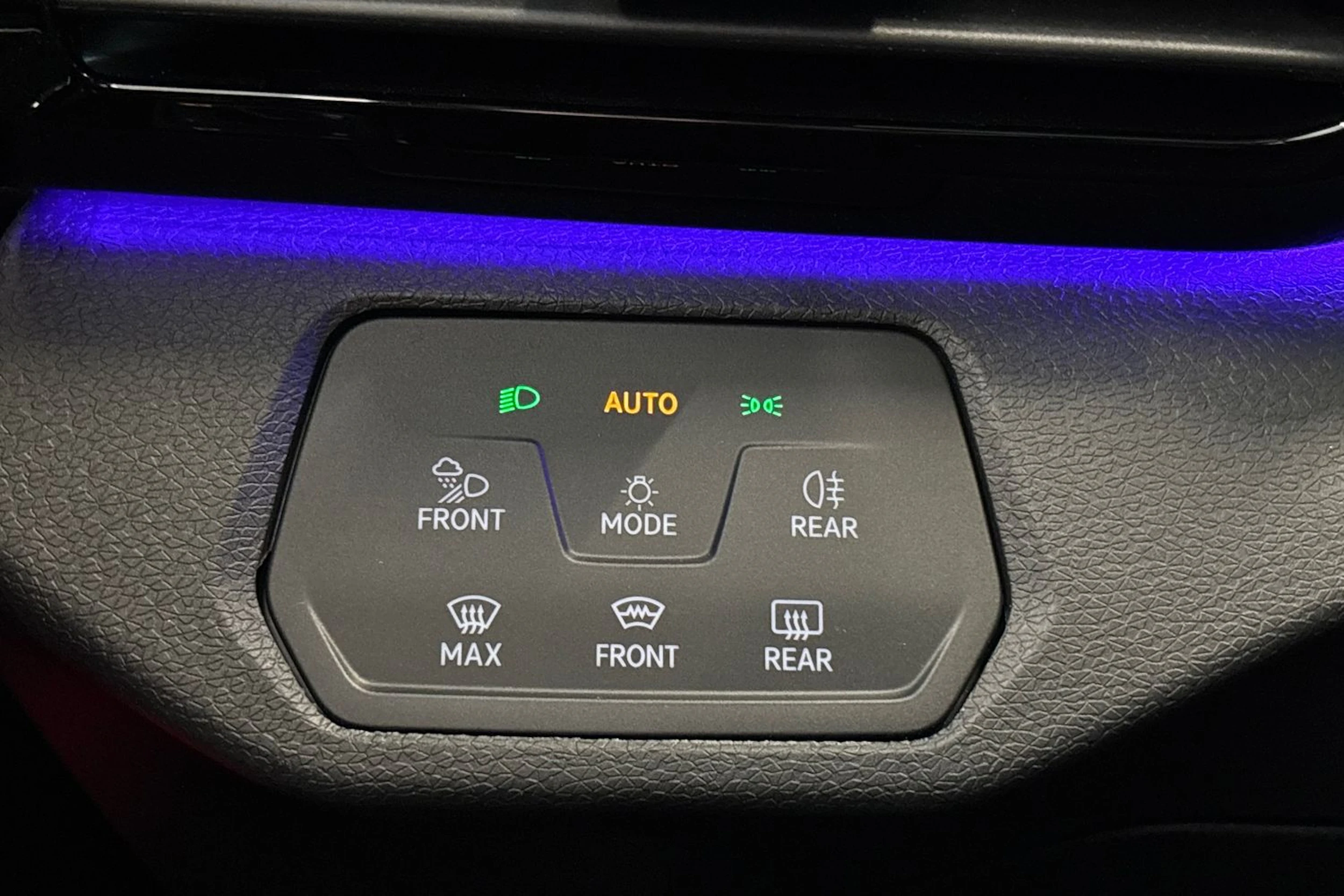 musta Volkswagen ID.4 2023 kuva 17.