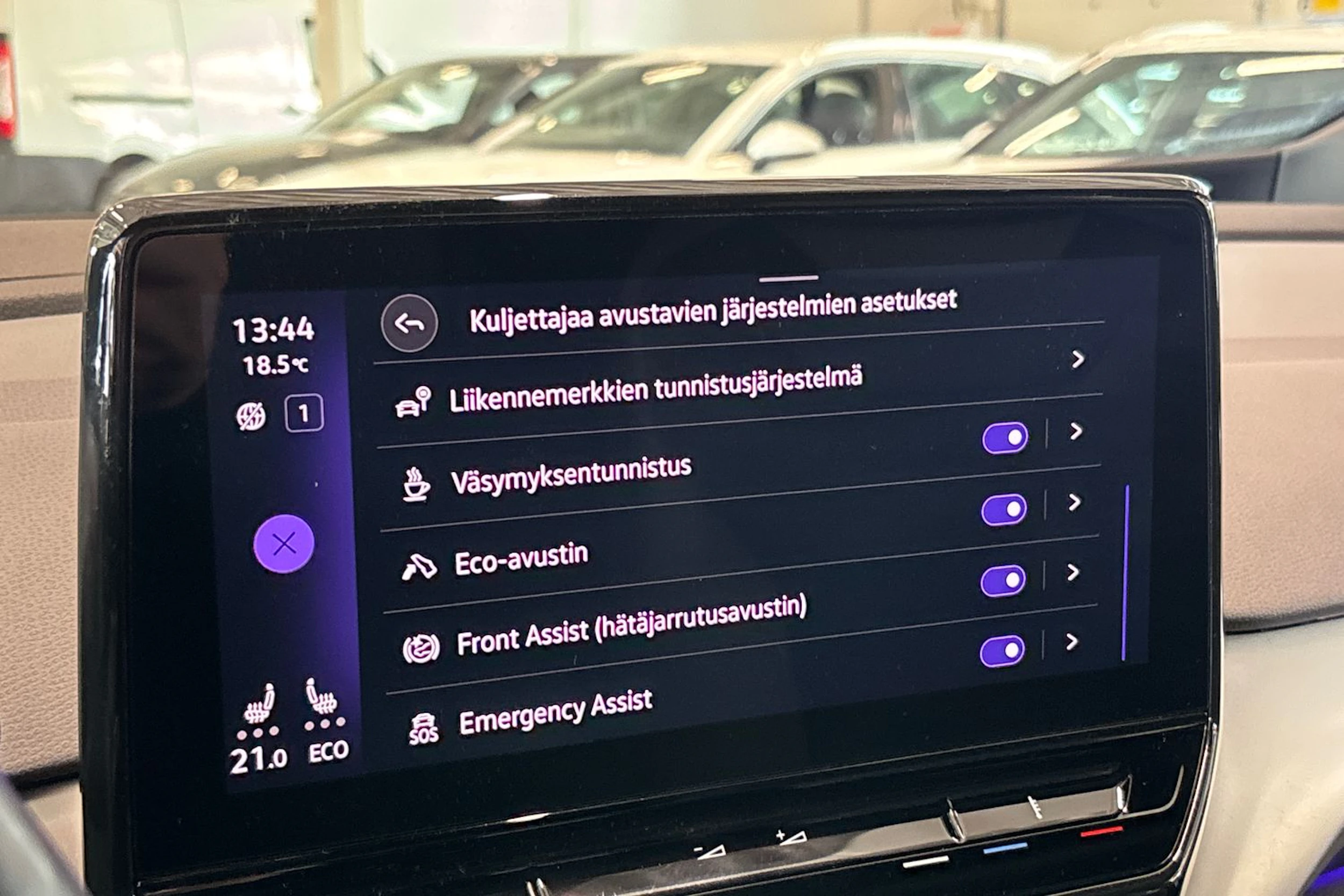 musta Volkswagen ID.4 2023 kuva 29.