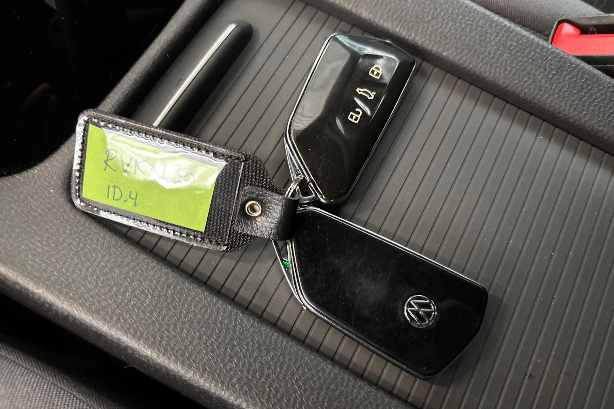 musta Volkswagen ID.4 2023 kuva 32.