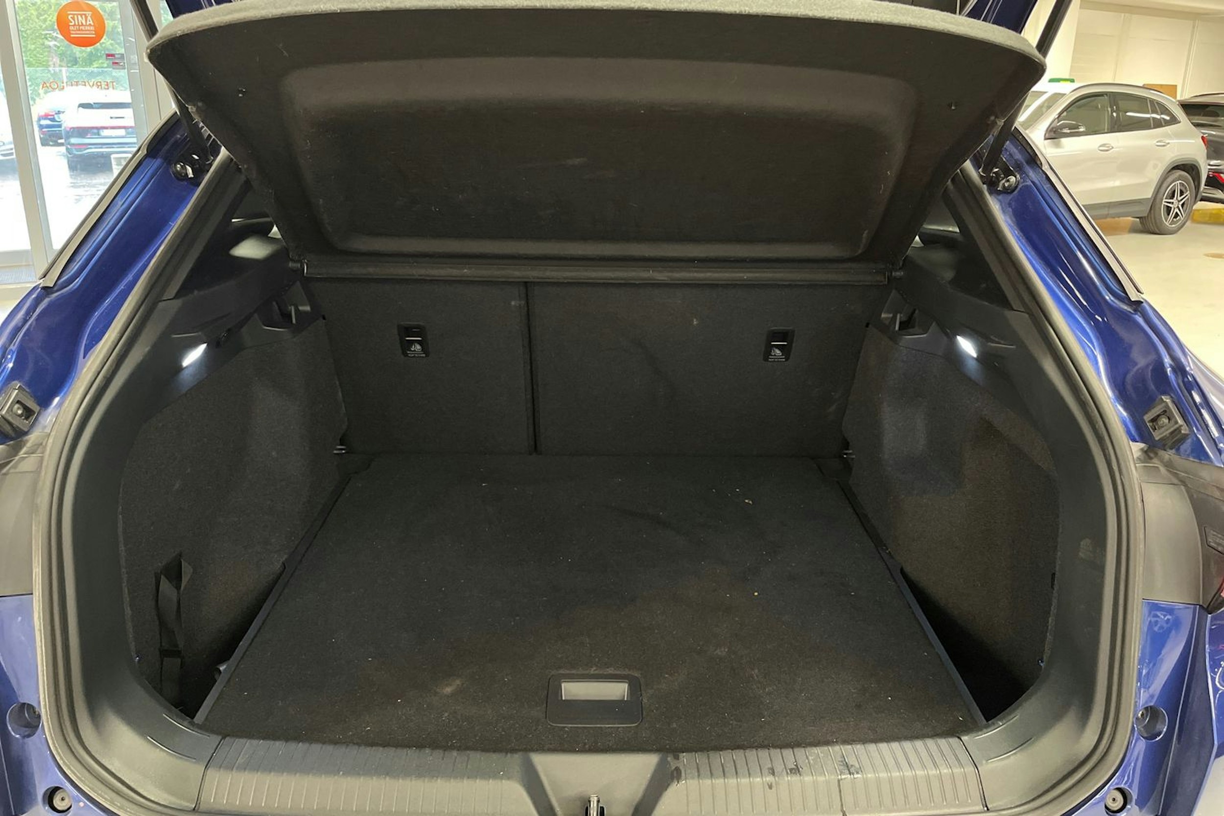 Sininen Volkswagen ID.4 2023 kuva 28.